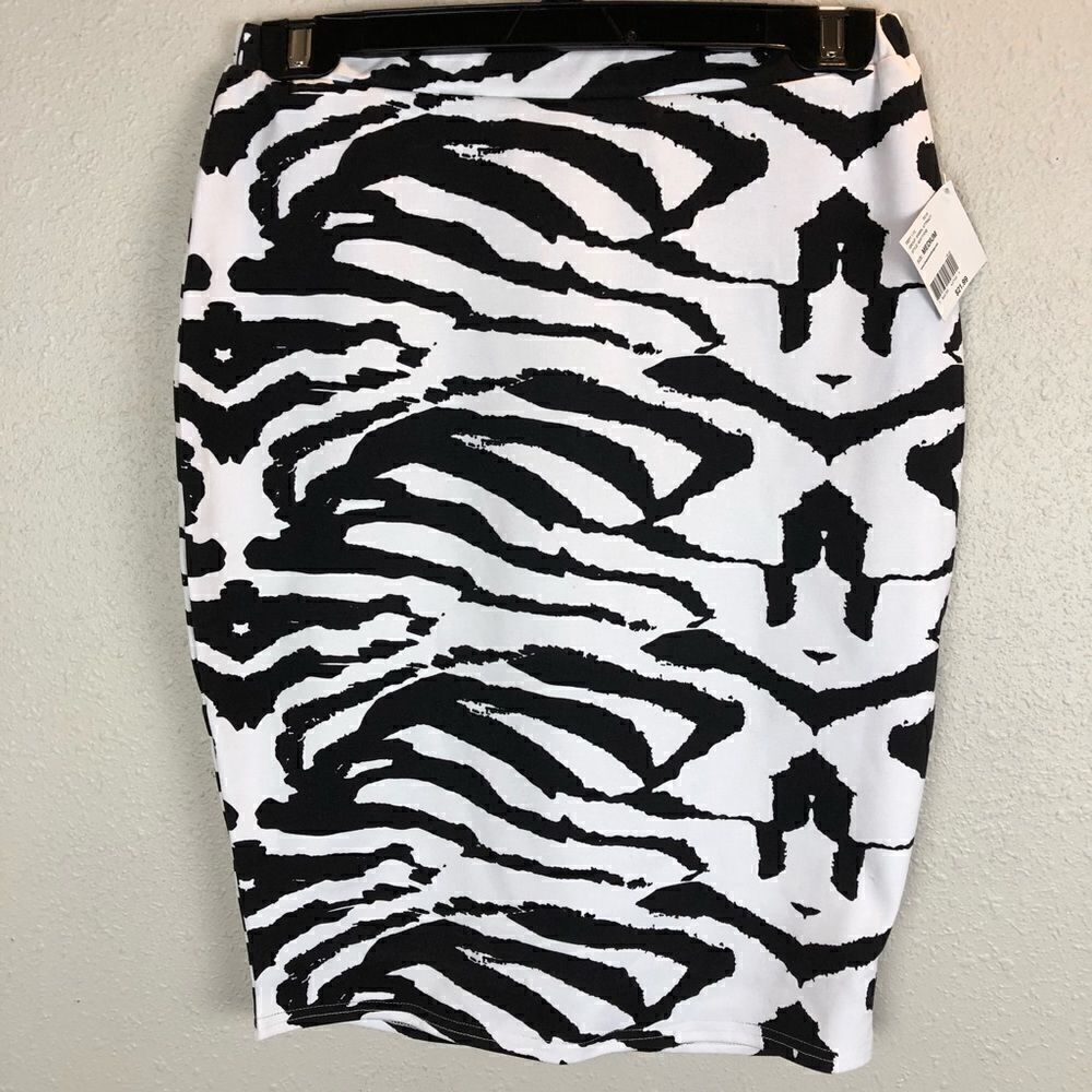 MWT JW Styles Black and White Mini Skirt Size M